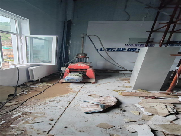 上林地基基础下沉墙体裂缝加固注浆顶升施工